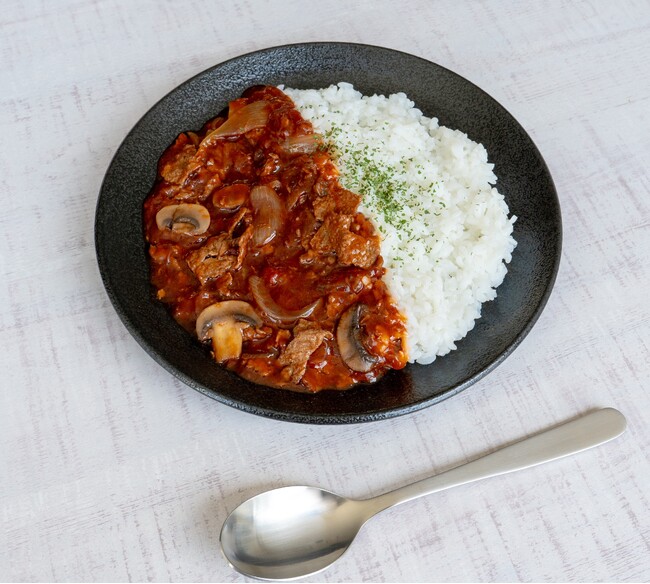 プラントベースミートNIKUVEGE（ニクベジ）CAFERES JAPAN 2024にてハヤシライスやすき焼きに使える新商品”タレ漬け牛カルビ風”を展示