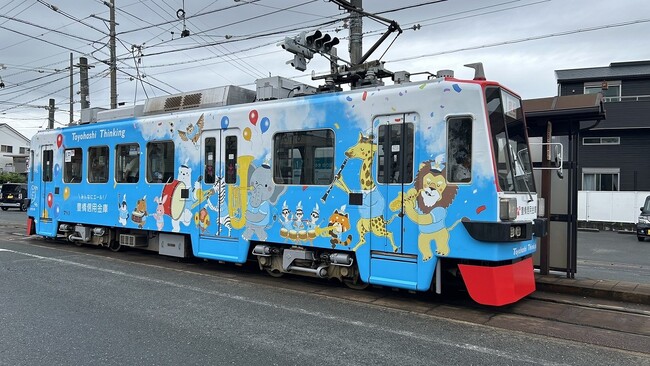 豊橋信用金庫が地域にエールを贈る、「とよしん みんなにエール！電車」出発！