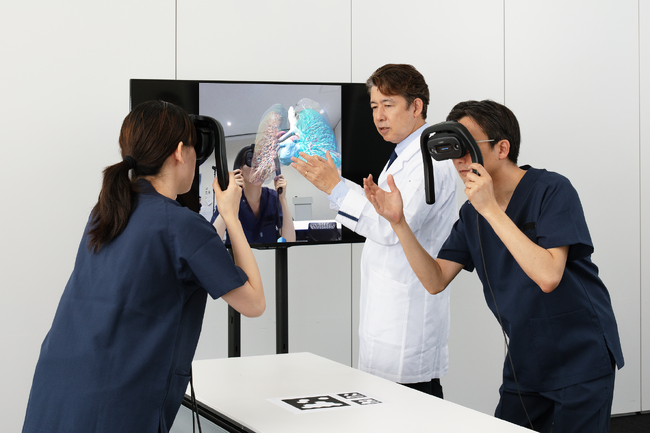 CT検査画像を複合現実で観察できるトレーニングシステム「MR Anatomy」を提供開始　医療従事者による肺の立体的な構造の理解促進に貢献
