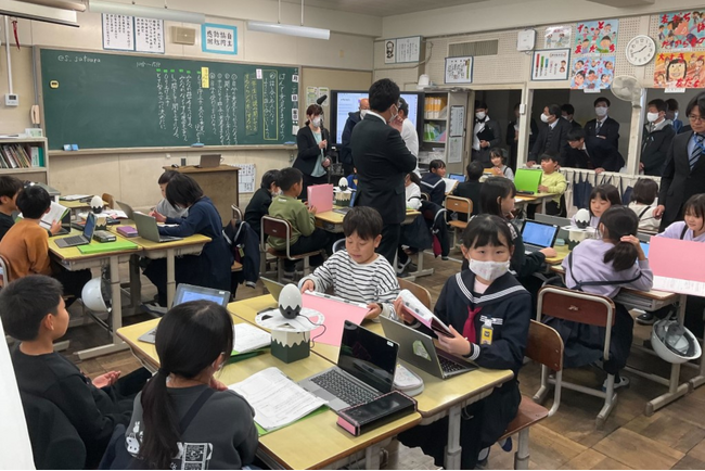 話し合いをデータで見える化、鳴門市の小中学校でハイラブル導入開始！