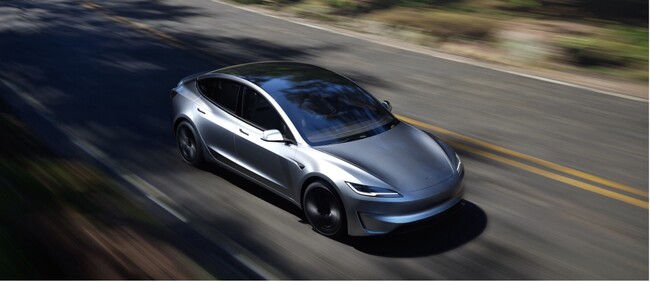 Model 3に新色が登場