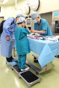 埼玉県上尾市「上尾中央総合病院」が小学生向け体験型セミナー『ロボット手術を学ぼう！』を8月3日(土)に開催