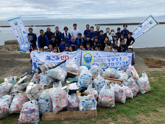 地元企業と協力して海水浴場の清掃活動を実施しました！