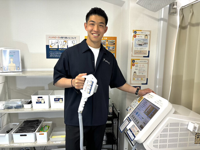 Jリーガー早川友基選手が完全無人の『セルフ脱毛サロンハイジ 新橋駅前店』のFCオーナーに加盟