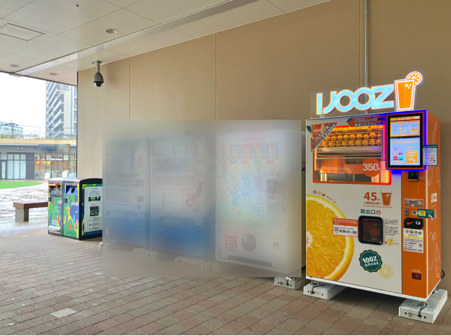 【福岡市博多区】三井ショッピングパーク ららぽーと福岡で350円生搾りオレンジジュース自販機「IJOOZ」が2台稼働開始