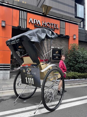 アパ社長カレー1,111万食突破記念　東京力車とのコラボ人力車が111日間限定で浅草を疾走