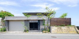 自然が彩る庭〜木漏れ日のテラスで心地よいひととき〜