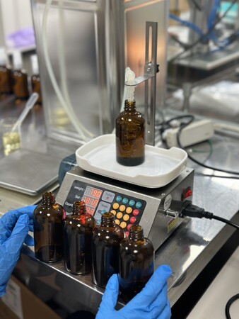 小ロット対応の化粧品オイルの製造！時間のかかる見積をその場で！概算見積サイトを新たに公開！
