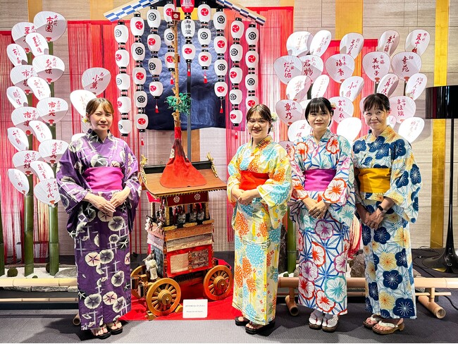 【リーガロイヤルホテル京都】衹園祭の期間中 フロントスタッフが浴衣でおもてなし