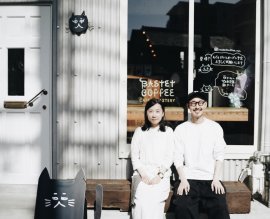 BASTET COFFEEの外観とオーナー BASTET COFFEEの外観とオーナー