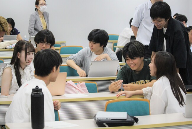 大正大学 × 豊島区 「理論」と「実践」で学生が社会課題解決の糸口を探る