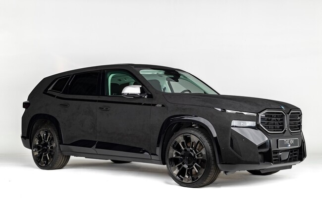 「Sky is the limit」にてALCANTARA(R)とBMWとのコラボレーションによるBMW XMのワンオフモデルを初公開