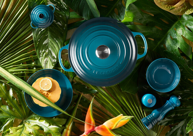 ル・クルーゼの定番カラーに、深海を思わせる深みのあるブルー「Deep Teal（ディープティール）」が新たにラインナップ