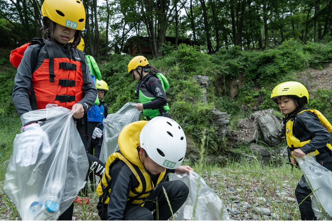 秩父湯元 武甲温泉横の横瀬川をきれいに！　遊びながら環境保護を学ぶ夏の自由研究にも最適なリバークリーンイベント開催
