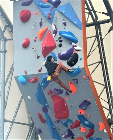 【摂南大学】体育会スポーツクライミング部　吉田智音（国際学部２年）６～７月『ＩＦＳＣクライミング ワールドカップ』３大会に出場