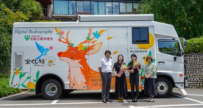京都芸術大学で健康診断車（胸部併用X線検診車）外装のデザインコンペを実施！7月8日（月）に表彰式を執り行いました