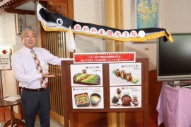 「おかやま理大うなぎ」を使った新メニューと大竹支配人 「おかやま理大うなぎ」を使った新メニューと大竹支配人