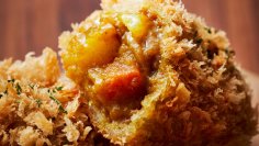 夏に食べたい!「スパイス香るカレーコロッケ」を期間限定販売