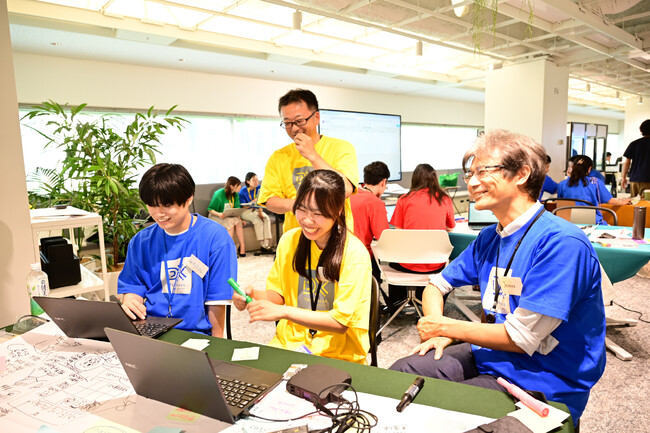 NECの新入社員35名が講師となり、 役員が抱える課題をデジタルを活用して1.5時間で解決。DXリバースメンタリング研修を実施