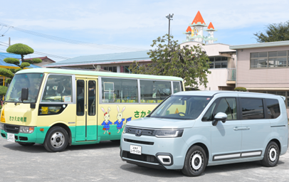 真夏の車内温度は短時間で危険水準に!送迎用バスとミニバンで熱中症の危険性を検証