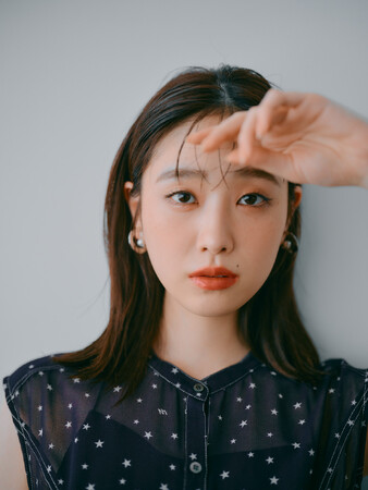 【LOUNIE】女優・高橋ひかるさんが着用！新作プリント特集を公開。