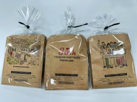 トーシンパートナーズが創業35周年を祝し、社員主導で記念のオリジナルドリップコーヒーを製作!社内投票で選ばれたこだわりの味を、順次ステークホルダーの皆様にお届け トーシンパートナーズが創業35周年を祝し、社員主導で記念のオリジナルドリップコーヒーを製作!社内投票で選ばれたこだわりの味を、順次ステークホルダーの皆様にお届け