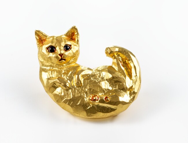 「純金オブジェ『ねこ』ブローチ兼用」　を2024年8月8日（木）より販売開始