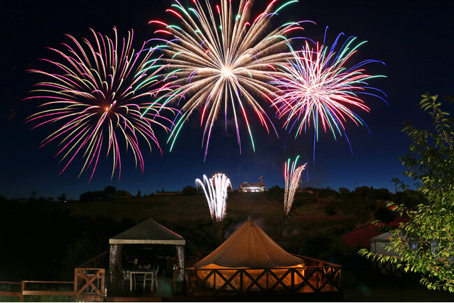 夜までマザー牧場！ジンギスカンを食べながらド迫力な打上花火も！「サマーナイトファーム」7月27日～8月31日の土日祝・お盆限定開催！