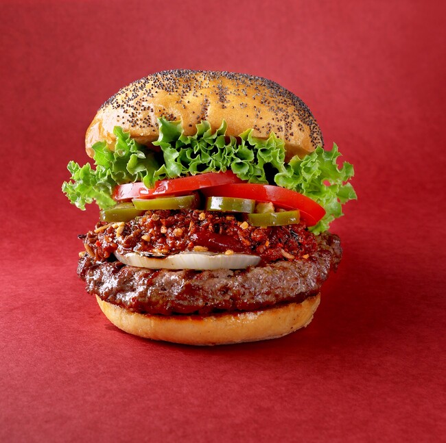 クア・アイナ史上最も辛いグルメバーガーが初登場！爽快な辛さがやみつきになる『チリハラペーニョバーガー』マイルドで旨辛な『チリミートバーガー』をはじめ全3種を販売