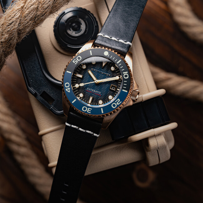 『SPINNAKER』から、経年変化を愉しむブロンズ素材のヘリテージダイバーズ時計「TESEI BRONZE SWISS AUTOMATIC」が、7月19日に発売
