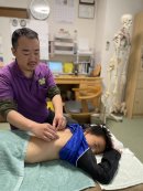 小児への施術風景 小児への施術風景