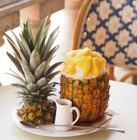 まるごとパインは圧巻の迫力!カフェブンブンに沖縄の夏を彩るフルーツかき氷が登場!
