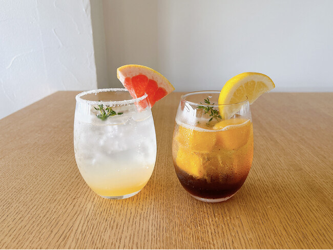兵庫県赤穂市の塩カフェ　AMAMI TERRACEで海を眺めながらカフェ＆ランチ。「ノンアル　ソルティードッグ」「桃のクリームソーダ」「マンゴーパウンドケーキ」「担々豆乳素麺」7月19日より新登場