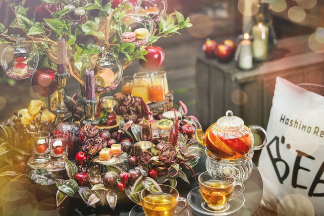 【星野リゾート　BEB5軽井沢】まるでりんごの木！？りんご尽くしのスイーツやセイボリー10種が楽しめる「BEBりんごハロウィンアフタヌーンティー」提供｜期間：2024年10月1日～10月31日