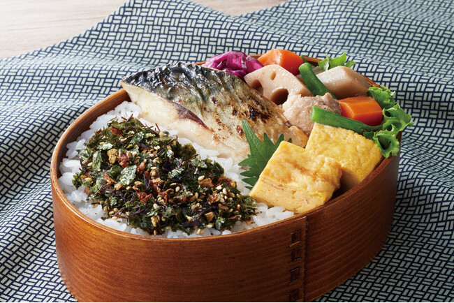 ふりかけるだけで簡単に“のり弁”風ごはんができる『のり弁慶ふりかけ』に昆布が仲間入り。旨みの相乗効果でおいしさアップ！