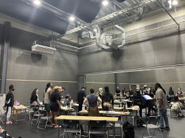 まずは歌稽古からスタート。 まずは歌稽古からスタート。