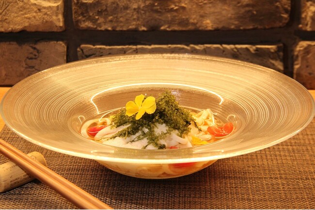【夏限定メニュー】新宿三丁目 ナチュラルワイン×創作沖縄料理『BISTRO CHURA（ビストロ ちゅら）』冷製うどんを7月18日（木）より期間限定で販売開始