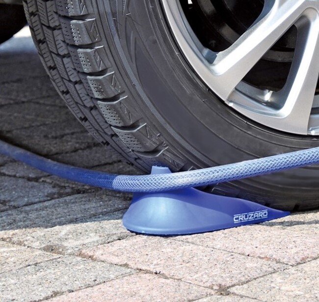 愛車のお手入れ時の“ちょっとした悩み”を解決する便利アイテム　コメリのオリジナルブランド「CRUZARD」から「ホーススライダー」「未塗装樹脂コーティング剤」がデビュー