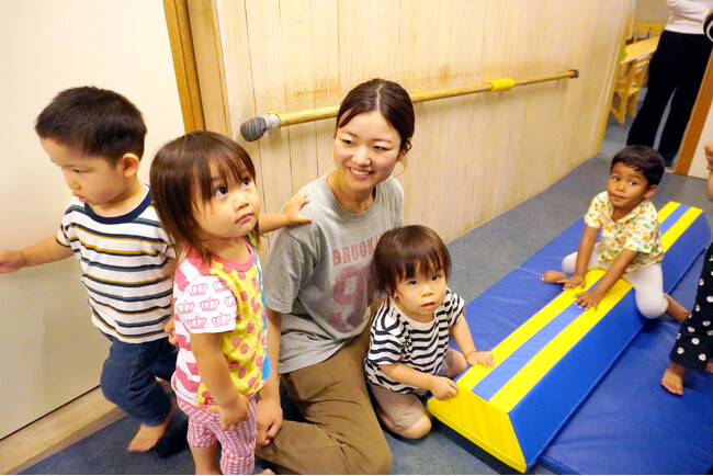 保育施設でのグローバル対応が急務に。「レイモンドほいくえん」で、外国にルーツを持つ子どもの育ちを支えるプロジェクトが発足