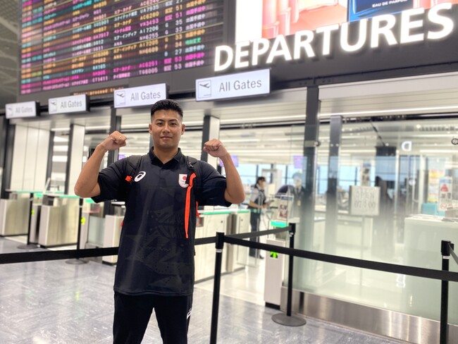 パリオリンピック男子サーフィン日本代表・稲葉玲王メダルへの熱い思いを胸に、オリンピック会場タヒチへ出発