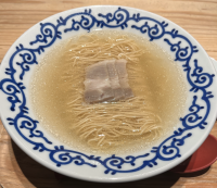関西初進出！2024年8月1日、博多クリア豚骨ラーメン「豚そば月や」が大阪西梅田にOPEN！