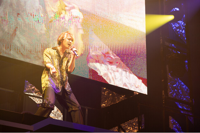 【福岡夜公演オフィシャルレポート】はじまりの昼公演を経たバンドライブ。音と歌のシンクロ度は刻々と増していく