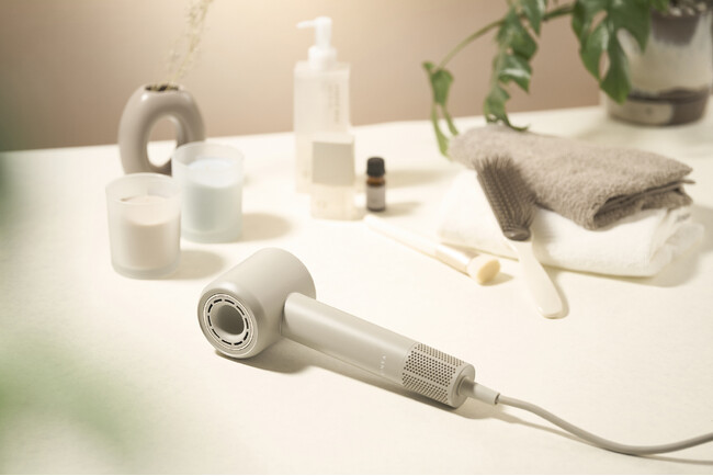 美容機器ブランドLINKAより、BLDCモーター搭載の静音速乾ヘアドライヤー「エアリーブロウ」が登場