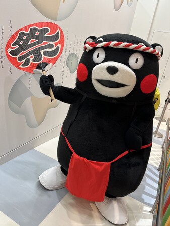 くまモンが和太鼓で、夏の定番「かモン！くまモン音頭」を披露！～くまモンの聖地「くまモンスクエア」。開館11周年を記念して、『くまモン夏祭り』を開催～