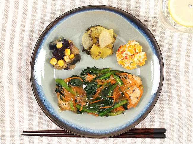 鰹だしの餡をたっぷり絡めて食べてほしい！ふんわり食感が自慢の「シェフこだわり！和のお豆腐ハンバーグ」が7月23日（火）ナッシュから新発売