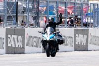 水素エンジンモーターサイクル　量産メーカーとして世界初の公開走行を実施（カワサキモータース）