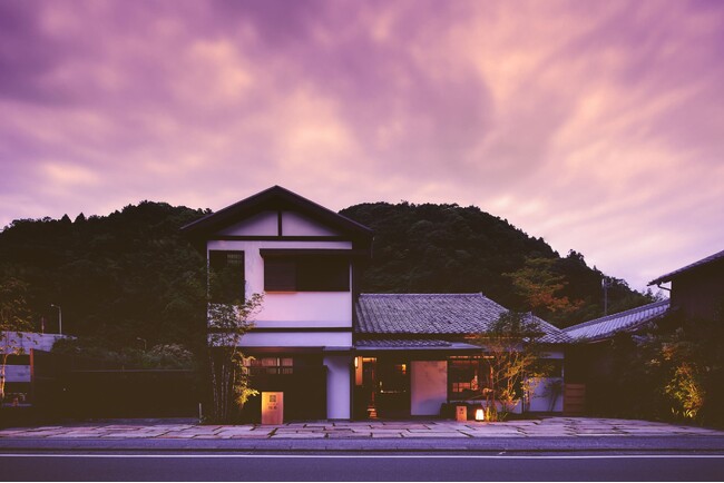 松尾芭蕉の俳句や十返舎一九の『東海道中膝栗毛』、歌川広重の浮世絵にも登場する東海道20番目の宿場町・丸子宿（泉ヶ谷）。「初めて訪れる場所なのに、なぜかとても懐かしい」