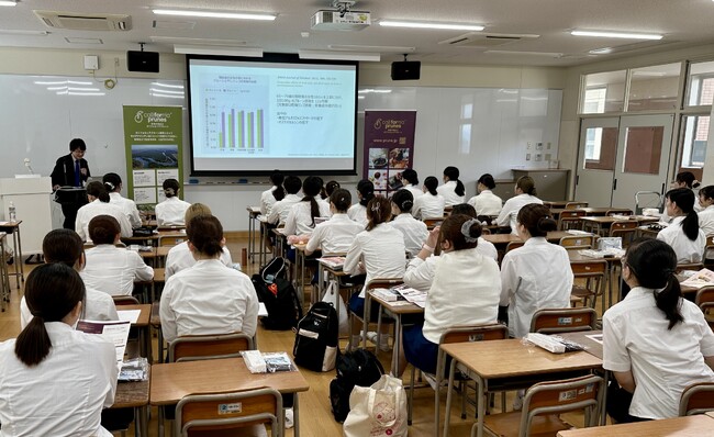 カリフォルニアプルーン協会開催、鹿児島純心女子短期大学の学生向け“プ活栄養セミナー＆調理実習”開催レポート