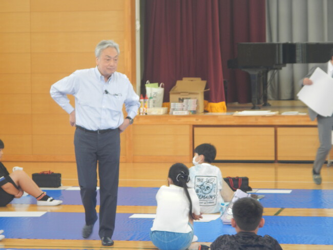 五霞小学校で「子供　夢・アートアカデミー」を開催