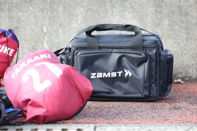 ジュニアサッカー選手とチームのフィジカル面をサッカーメディア「サカママ」と連携サポート　「ZAMSTメディカルサポートプロジェクト」を実施